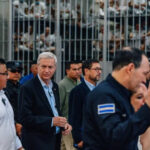 Kast y futura ministra de Seguridad visitan megacárcel de Bukele en El Salvador