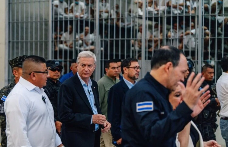 kasta en carcel de bukele