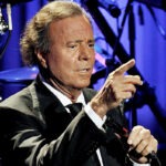 Fiscalía española cambia de criterio y avala que Julio Iglesias sea investigado por presunta agresión sexual a exempleadas