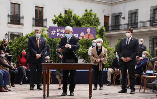Piñera pone discusión inmediata a ley corta por pensiones y pide al Congreso no “dejar esperando” a adultos mayores