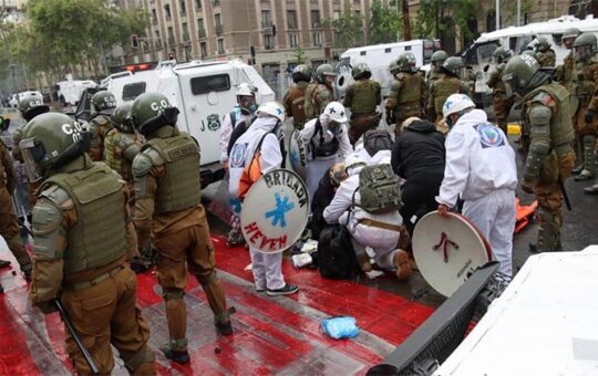 Muere abogada de la Defensoría del Pueblo herida durante manifestación en Santiago