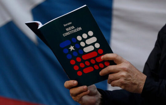 Diario británico The Economist calificó la nueva constitución de Chile como una “lista de deseos de izquierda fiscalmente irresponsable”